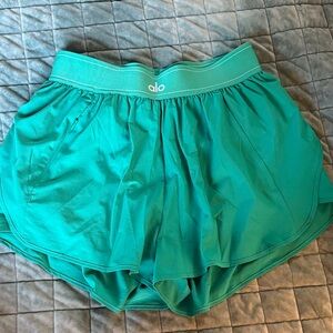 ALO Yoga Women's Match Point Vibrant Green Athletic Shorts MEDIUM